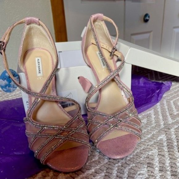 Pretty! Rhinestone and Pink Stacked Heel Shoes (NWT) - Picture 7 of 14